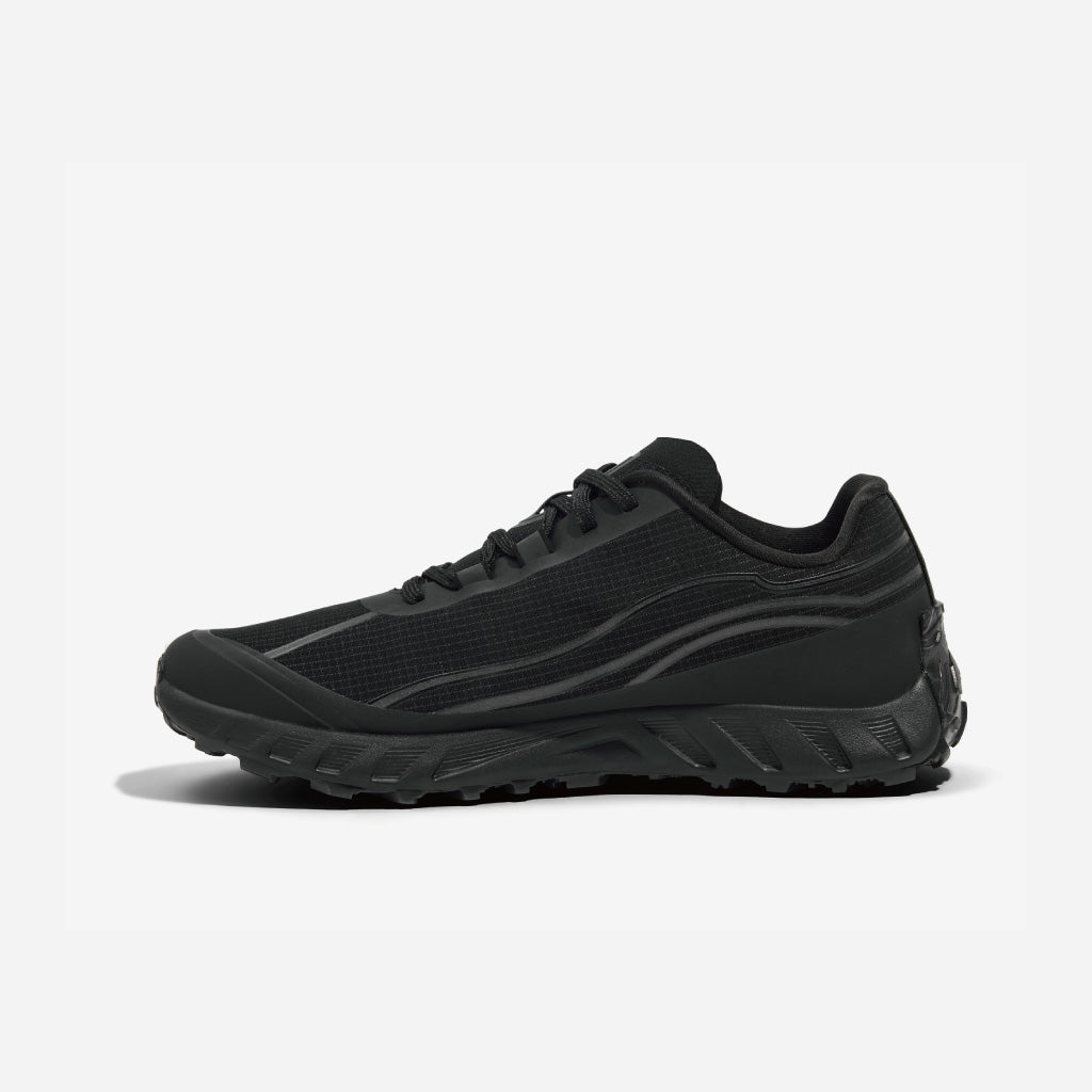 norda 002 - Stealth Black (W)