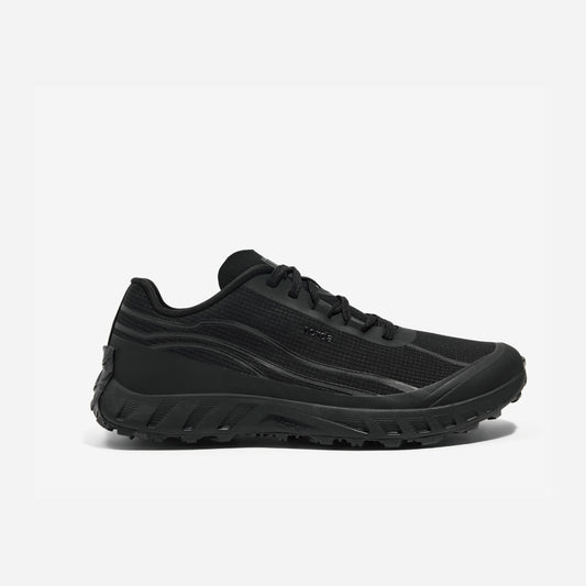 norda 002 - Stealth Black (W)
