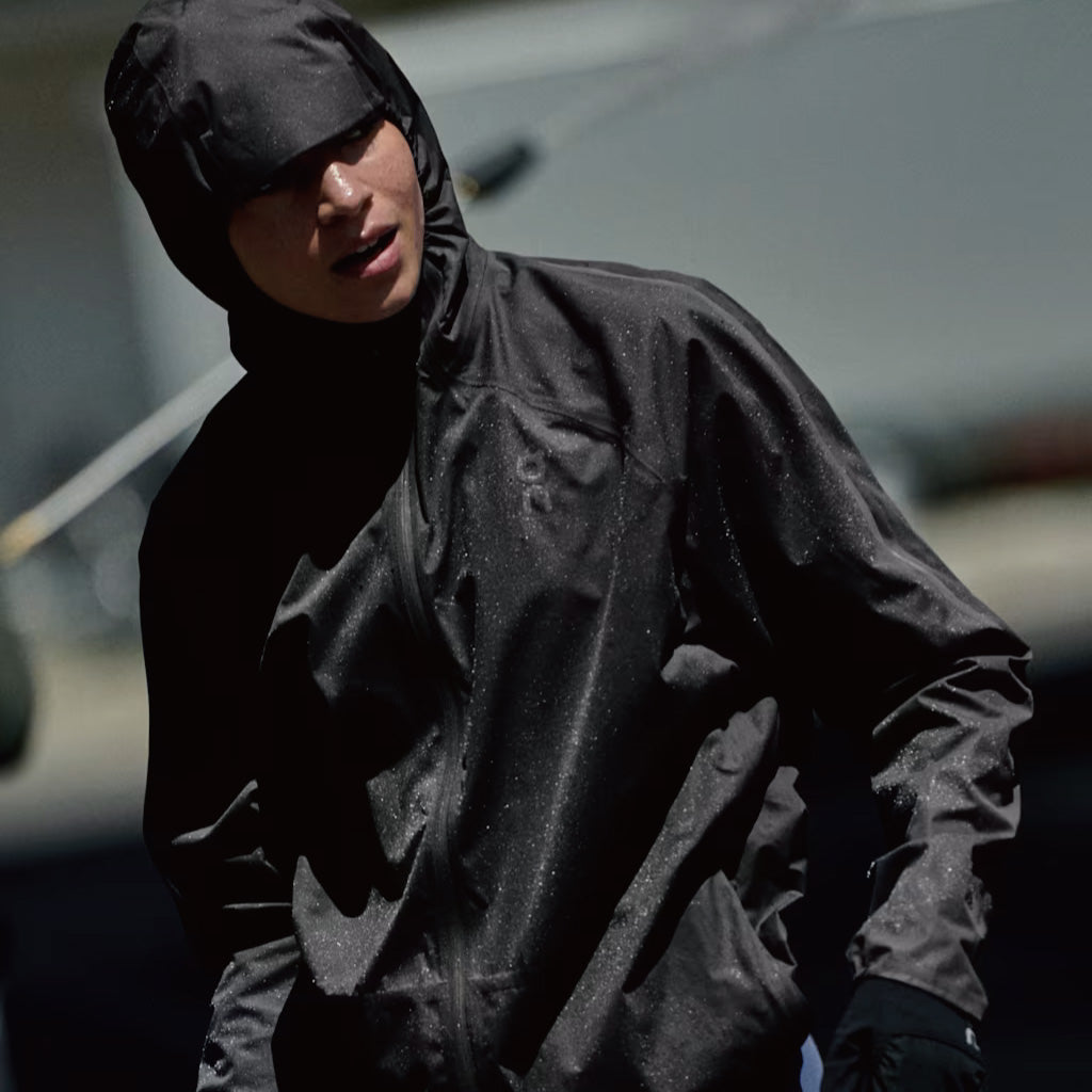 On Performance Jacket Waterproof - Black (M)