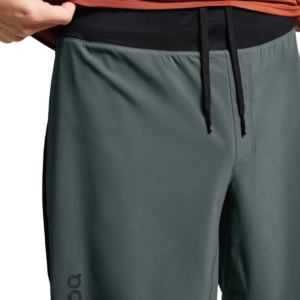 On Lightweight Shorts - Lead / Black (M)