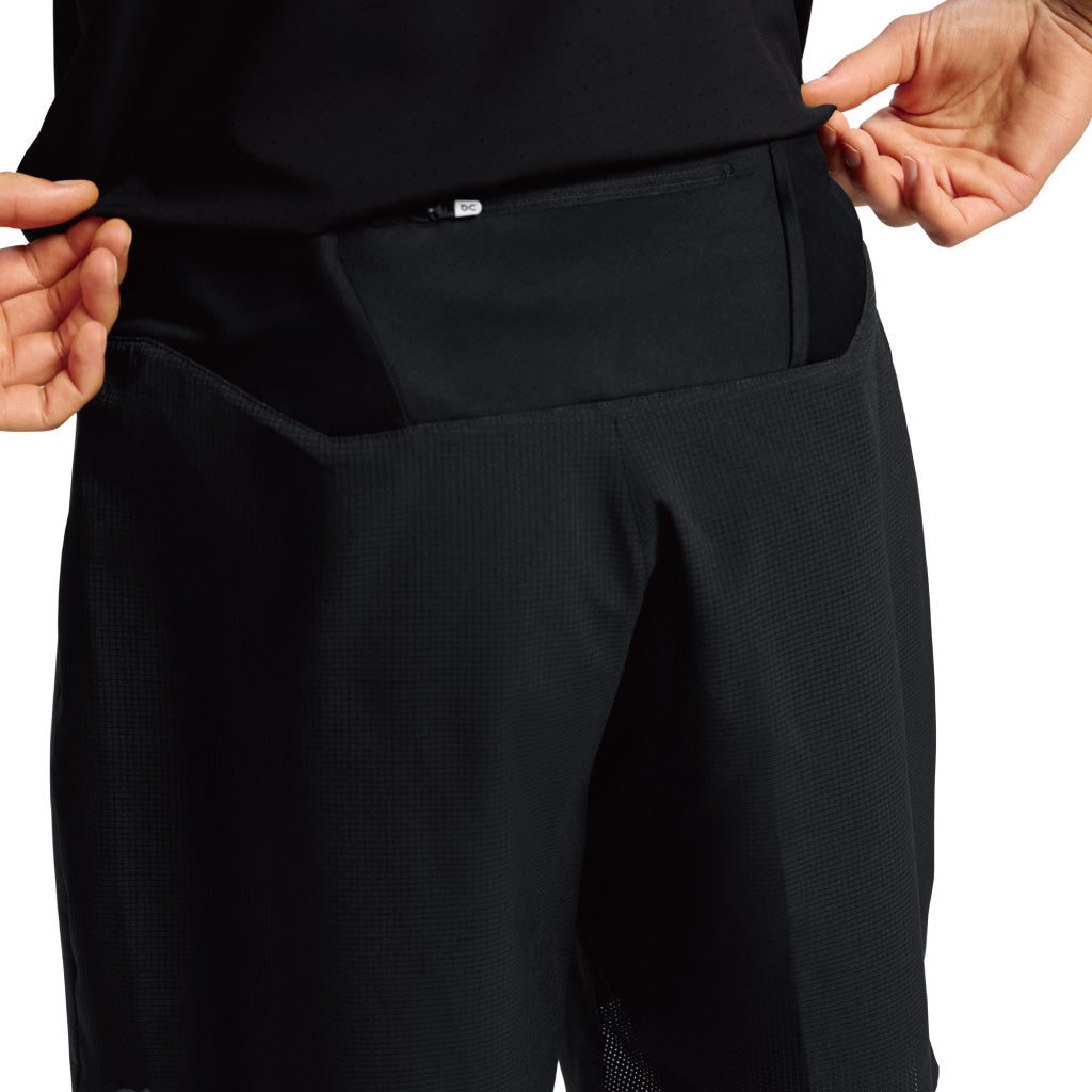 On Lightweight Shorts - Lead / Black (M)