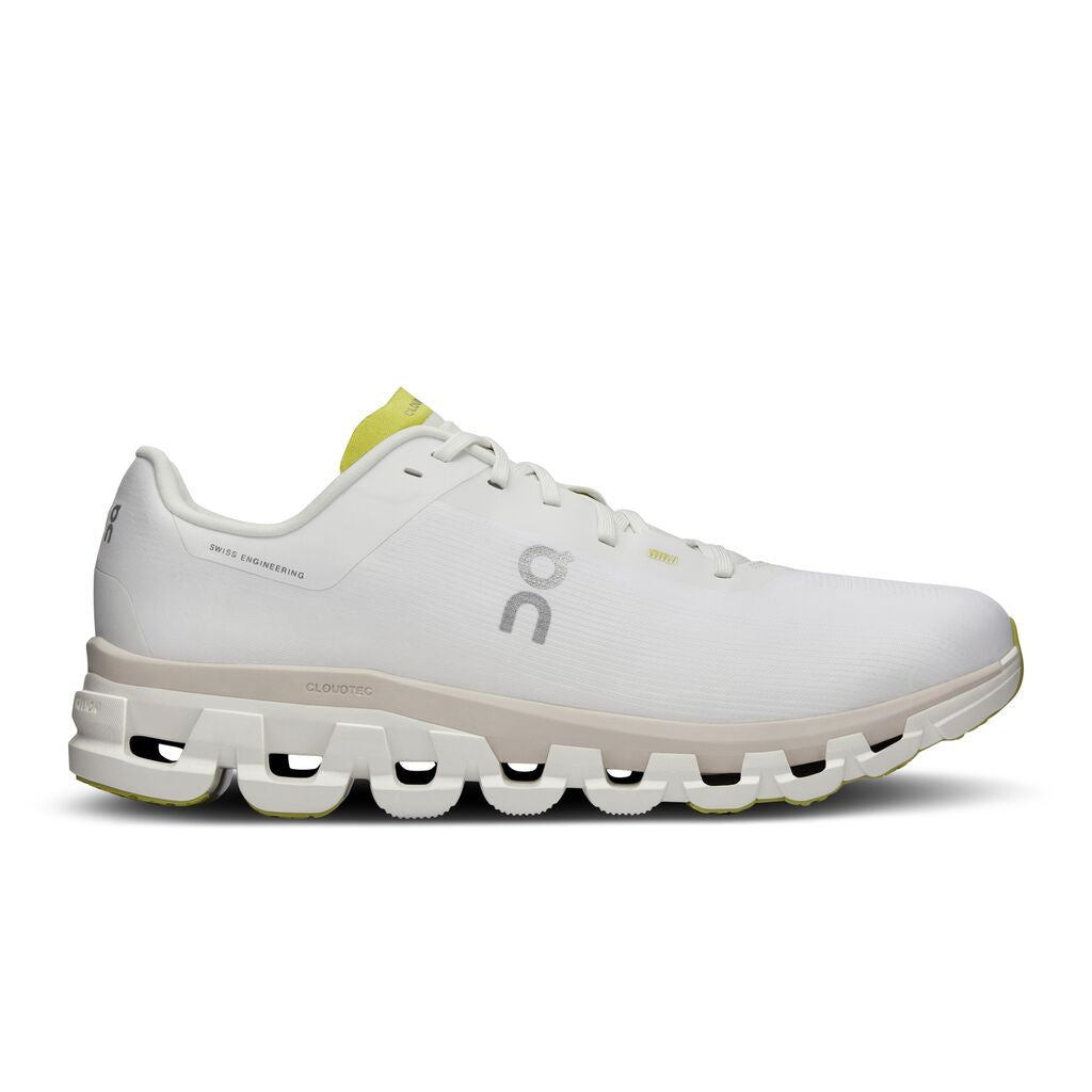 On Cloudflow 4 - White / Sand (M)
