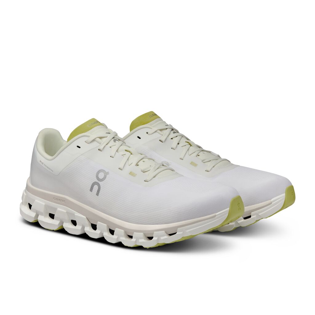On Cloudflow 4 - White / Sand (M)