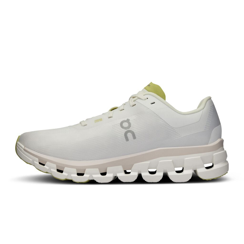 On Cloudflow 4 - White / Sand (W)